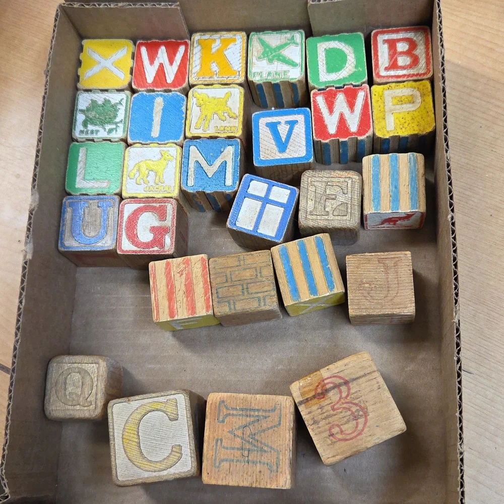28 Vtg Wooden Alphabet Building‎ Blocks